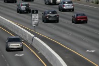 Az Egyesült Államok egyes autópályáin külön sáv van a 2-3 személlyel autózóknak