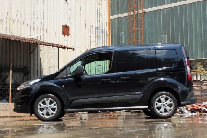 Egy túlöltözött melós a Fordtól 31 Két méretváltozatban kapható a Ford Transit Connect, a kurtább 4,4 az L2-es hosszított pedig 4,8 méter hosszú.