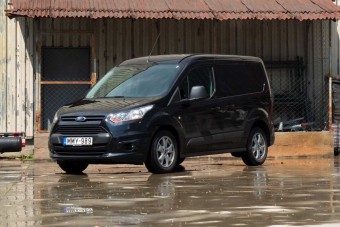 Egy túlöltözött melós a Fordtól