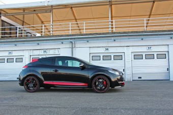 Bárkit lenyomsz vele