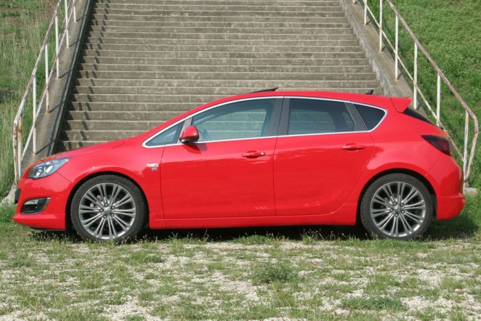 Bréking! Szépséges ötajtós Astra! 6 | Vezess 6,37 millióról indul kézi váltóval, ez a kocsi már 9,14