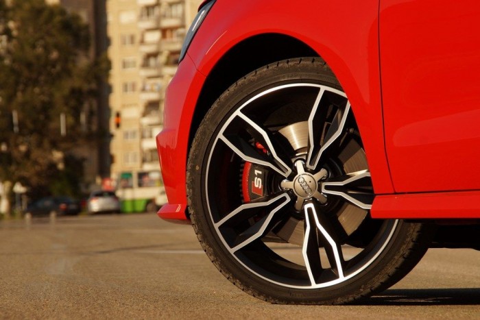 225/35 R 18-as a feláras kerékméret