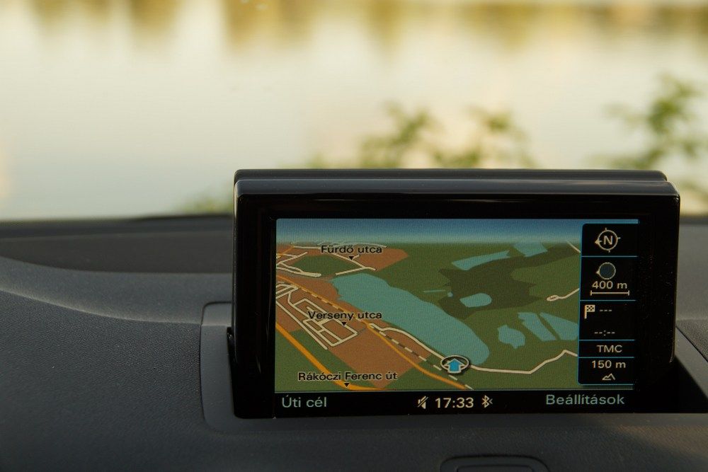 A navi nem a nagyobb Audikban látott nagyfelbontású Google Maps, de így is megteszi