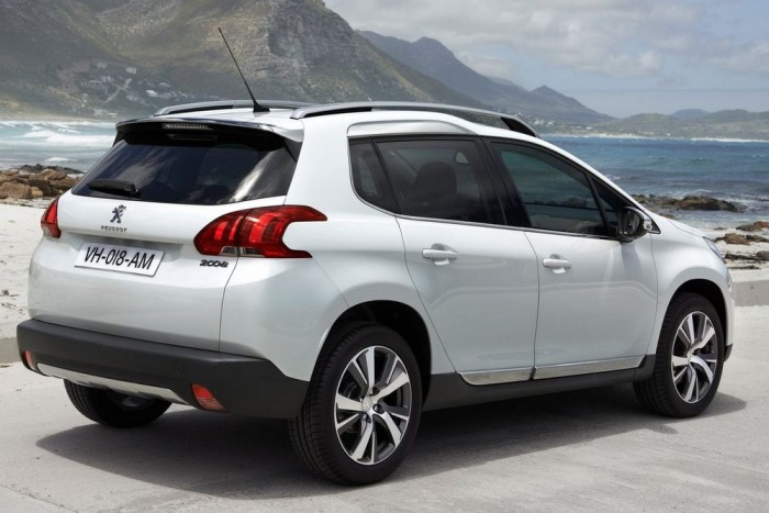 Nem elég a kis fogyasztás 8 A Peugeot 2008 1.2 Puretech 82 EGS5 Stop & Start és a Toyota Yaris Hybrid szintén holtversenyt ért el, bár a 7,43 pont máshogy jön ki: a Peugeot csendes (69 dB(A)), de viszonylag torkos (99 g/km CO2).
ot kaptak, a széndioxid kibocsátás 99 g/km CO2-kibocsátás, 70 dB(A) zajszint. Hatodik, mint a Cactus.