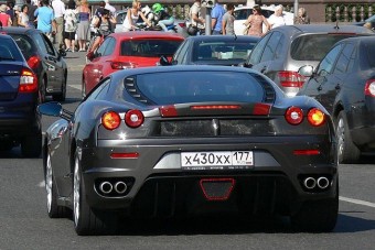 Nem vehetnek külföldi autókat az oroszok