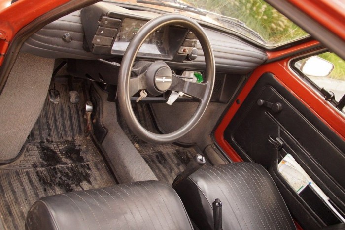 A picike autóban a vékony ajtók és a szögletes forma miatt egész sok a hely