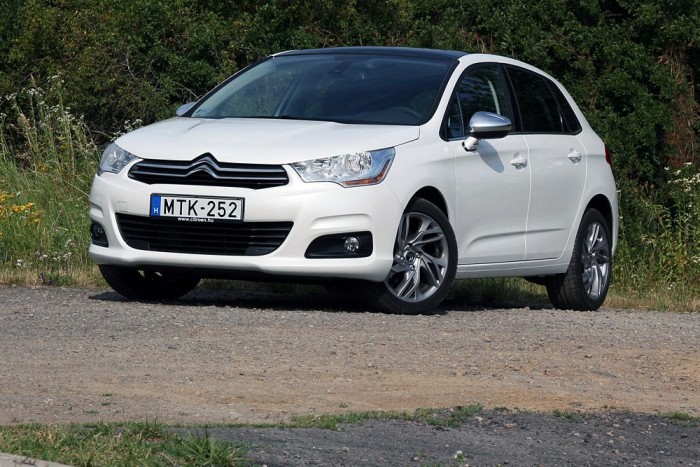 Kis motor, sok lóerő 7 | Vezess A Citroën C4-es nem mai darab, mégis tud újat mutatni. Kicsi, erős, háromhengeres benzinmotorral is kapható.