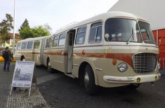 Retró Škoda csuklós busz