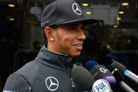 F1: Hajszálnyira egymástól a Mercedes-pilóták 34