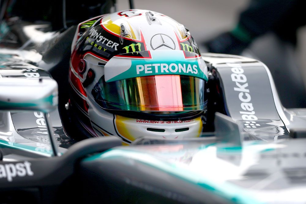 F1: Hajszálnyira egymástól a Mercedes-pilóták 15