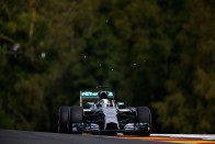 F1: Hajszálnyira egymástól a Mercedes-pilóták 46