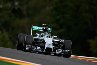 F1: Hajszálnyira egymástól a Mercedes-pilóták