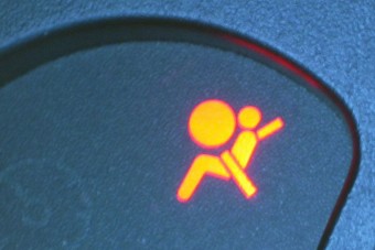 A biztonságos közlekedésről papoló autós újságírók titkos élete