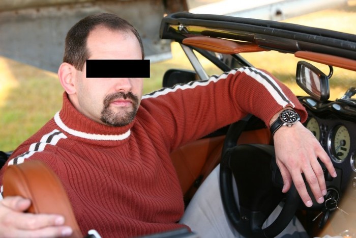 S.G., felelős, kétgyermekes apuka, autós hírszerkesztő-szakíró