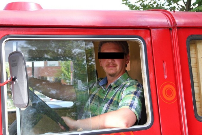 E sorok szerzője, R.T., vadmotoros és romhalmaz-tulaj, újságíró