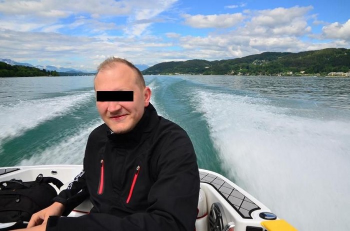 E. N., hírszerkesztő