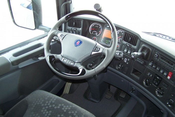 Menetpróbán az országutak királynője 8 | Vezess A G 410-es Highline fülkéje maximálisan kihasználja a rendelkezésre álló helyeket