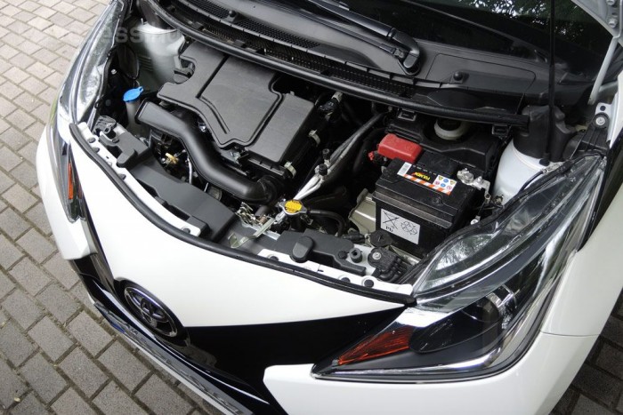Formás, fürge csöppség 5 Egyetlen motor, 1,0 liter háromheneres választható az Aygohoz. Erősebb, nyomatékosabb, takarékosabb, mint a korábbi