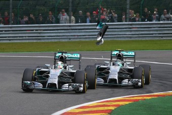 F1: A főnökök kiakadtak Rosbergre