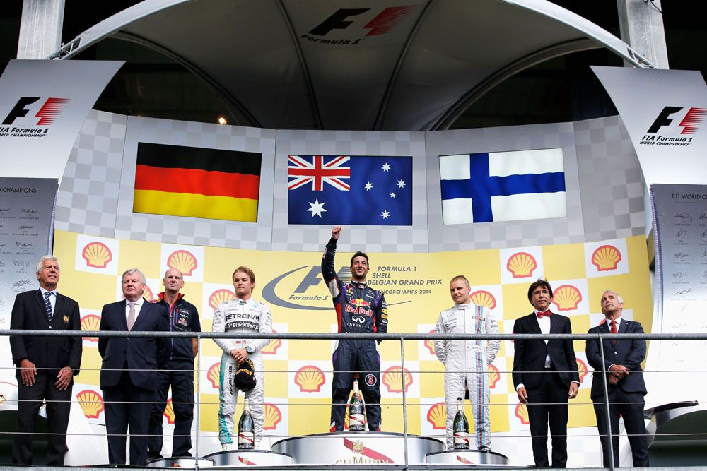 F1: Valami megint elromlott Vettel autójában 12