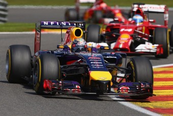 F1: Valami megint elromlott Vettel autójában