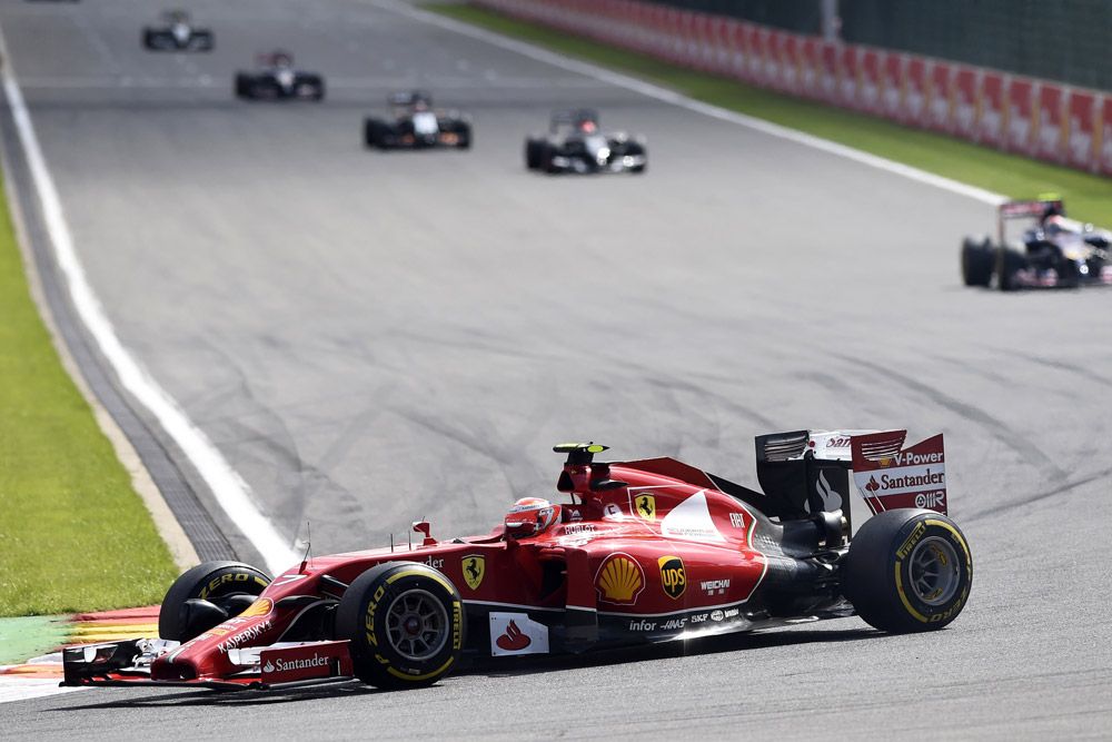 F1: Valami megint elromlott Vettel autójában 16
