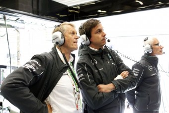 F1: A Mercedes el akarja tiltani Rosberget?