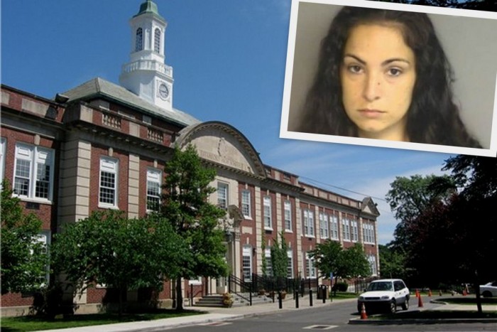 Autójában szexelt angoltanárával a gimis lány 7