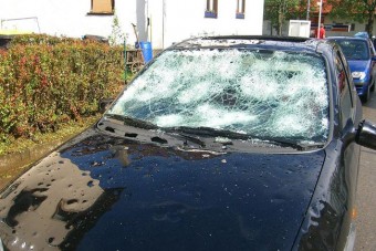 Több százezres autókárok a viharok miatt