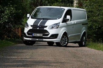 Megnyerő külsejű melós