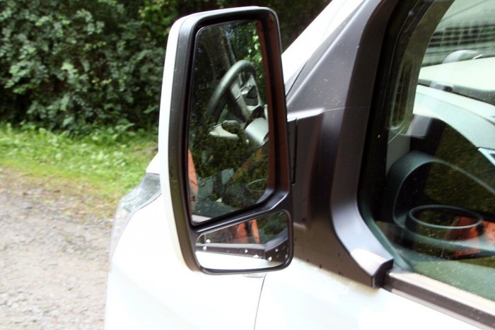 Óriásiak és jól használhatóak a külső visszapillantó tükrök