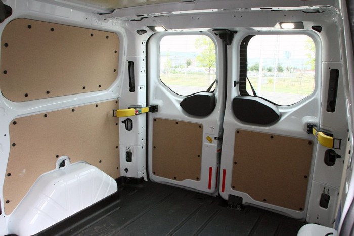 Pozdorjaburkolat, és csúszós padlóborítás hátul