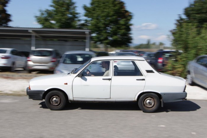 Autót 100 000 forint alatt? 4 Ebben egytorkú a karburátor, míg az 1,6-osban kéttorkú. Keleti autóban legfeljebb a Smaara motorja viselkedett ennyire jól: élénk, jól húz, szívesen pörög