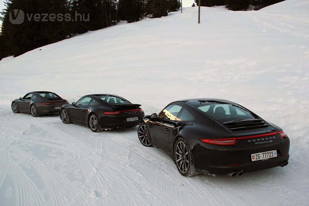 A Carrera 4 S Coupé 4,1 másodperc alatt gyorsul 100 km/órára , végsebessége 299 km/óra