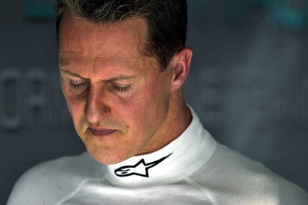 Otthon is 15 orvos kezeli Schumachert 3