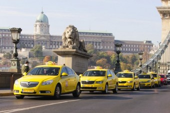 Hétfőtől csak sárga taxi jöhet Budapesten