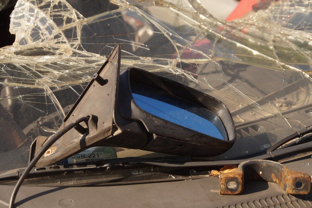 Egy bontott Volvo-tükör; tipikusan olyan alkatrész, amiért megéri autóbontóba menni