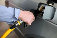 Ritkán lép olyat a Mol a benzin és a gázolaj árával kapcsolatban, mint e hét szerdán.