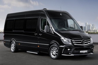 Multimédiás luxustárgyaló négy keréken