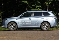 Szabadidő-autónak kissé alacsony a hibrid Outlander