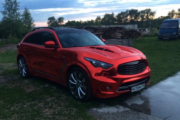 Tekegolyóként pusztít a Lada 7