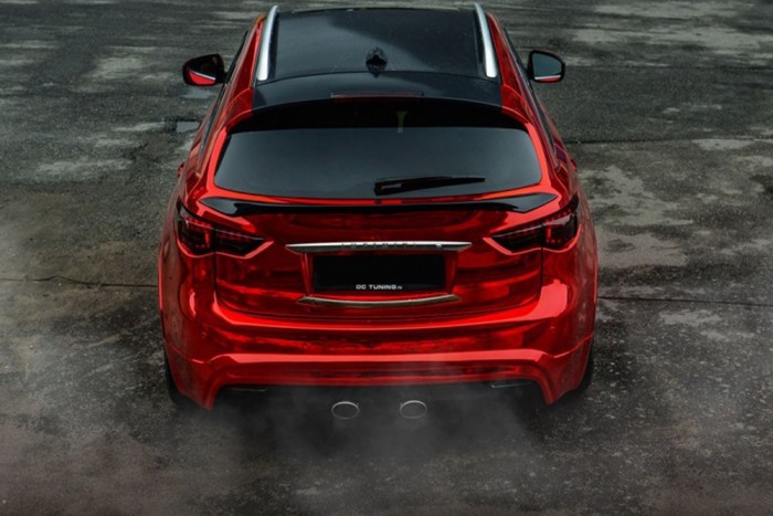 Tekegolyóként pusztít a Lada 8