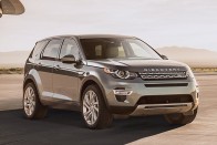 Modernebb szerkezettel, gazdag felszereltséggel, változatlan terepalkalmassággal, de új termékkoncepcióval érkezett meg a Land Rover Discovery Sport