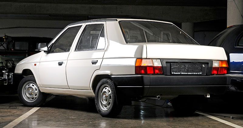 Škoda 782 Favorit Sedan - 1995-ig 783 167 Favorit, 219 254 Forman és 70 900 Pick-Up készült, azaz összesen több mint egymillió példány, de egynek sem volt olyan fara, mint a képen látható kivitelnek. Ez lett volna a a kombi Forman után bővítette volna a Favorit családot, ám a cég pénzügyi helyzete, valamint a VW-csoporthoz történő csatlakozás másképp alakította a története.