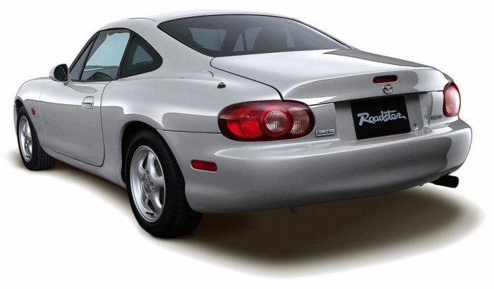 Top 10 – Kukába került érdekes prototípus 28 Mazda MX-5 Coupe Type S (2003) - Mióta piacra dobták, ott lebeg a levegőben egy kupéverzió a Miatából. A napokban bemutatásra kerülő negyedik generációval kapcsolatban sok ilyen pletyka merült fel, az biztos, hogy a második NB Miatából már készült ilyen a japán belpiacra, csekély darabszámban.