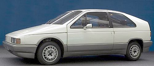 Volkswagen Auto 2000 (1981) - Egy aerodinamikai dizájn tanulmánynak indult, de könnyen rájöhetünk, hogy ez bizony a 3. generációs Passat formai megoldásait vetítette előre.