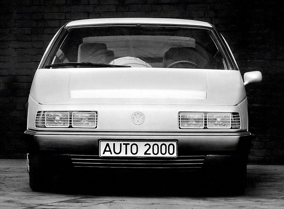 Volkswagen Auto 2000 (1981) - Egy aerodinamikai dizájn tanulmánynak indult, de könnyen rájöhetünk, hogy ez bizony a 3. generációs Passat formai megoldásait vetítette előre.