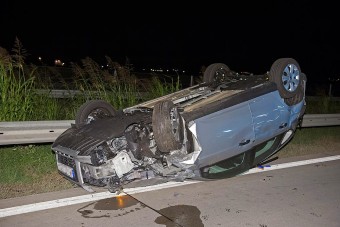 A nap képe - tetején csúszott egy autó az M0-son