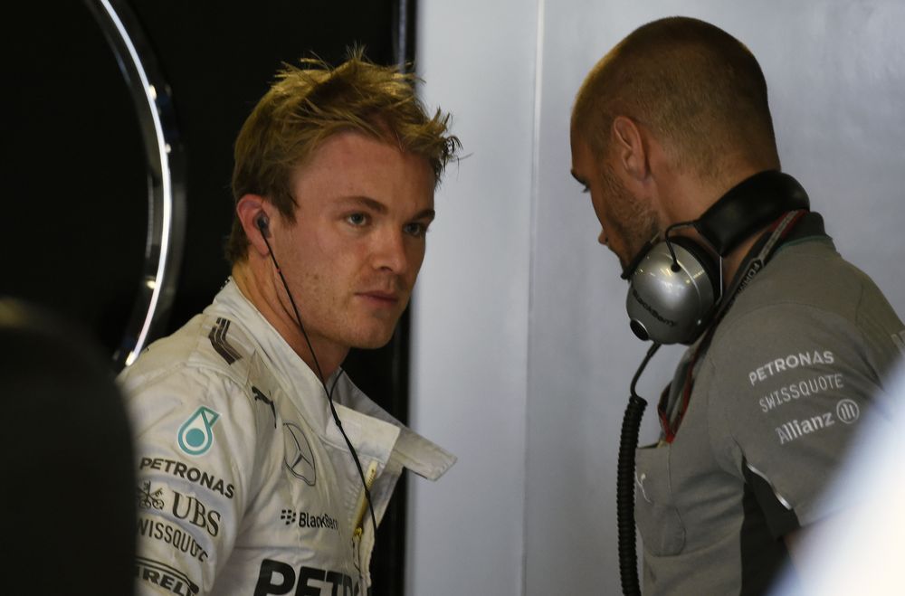 F1: Hamilton az élen, Rosberg bajban 11