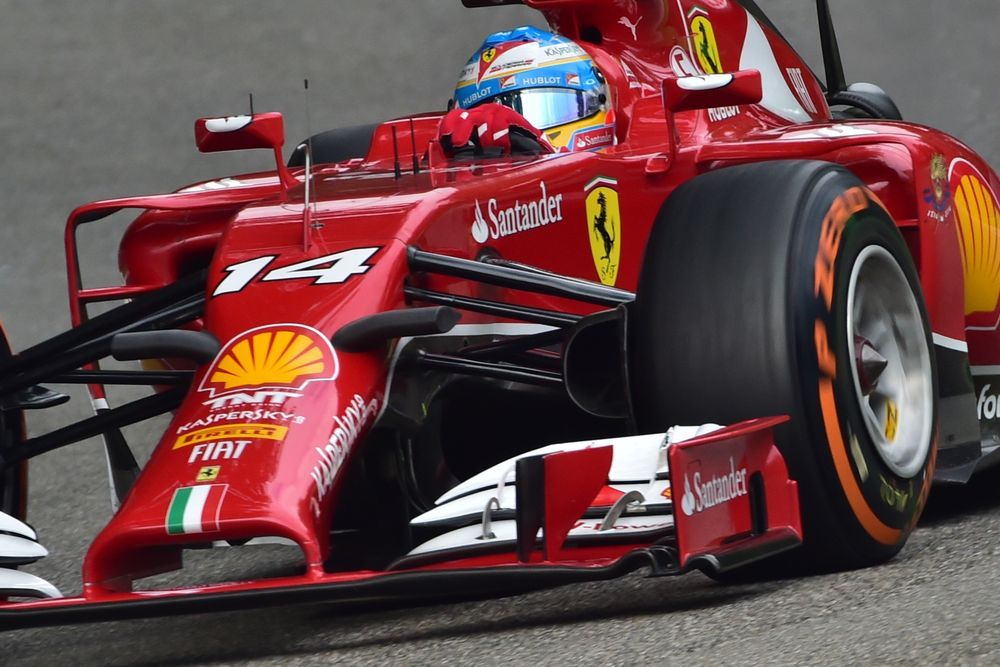 F1: Räikkönen a Mercik nyakán 15